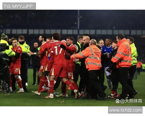 利物浦2-0维拉！完结英超4连败，萨拉赫破门创3纪录，大马丁失误